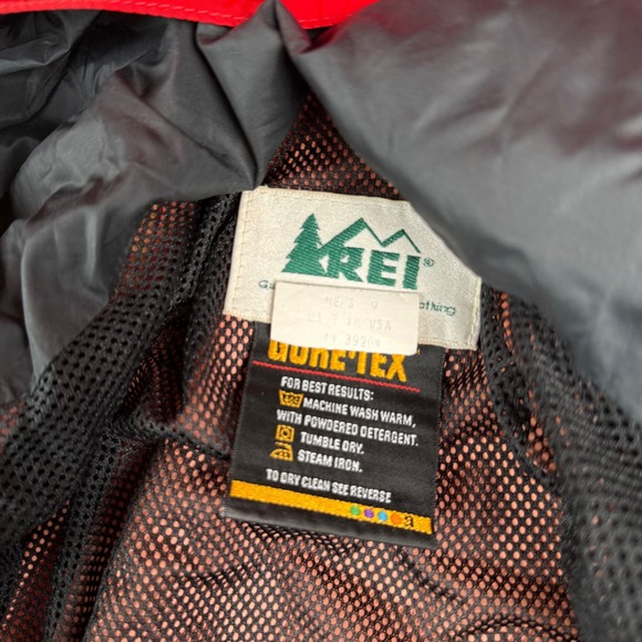 REI Gore Tex Mens Red Hooded Waterproof Rain Jacket Parka Coat Size M - Picture 3 of 7